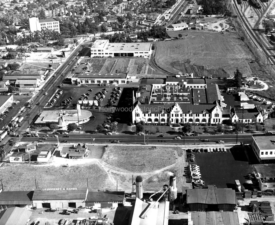 Van De Kamps 1945 new.jpg